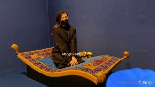 日本现役女优 美美 今年19岁 特邀约平台演出 卡哇伊的颜值 大哥现场翻译 小穴还很美很粉哦 自慰玩出了好多水水！